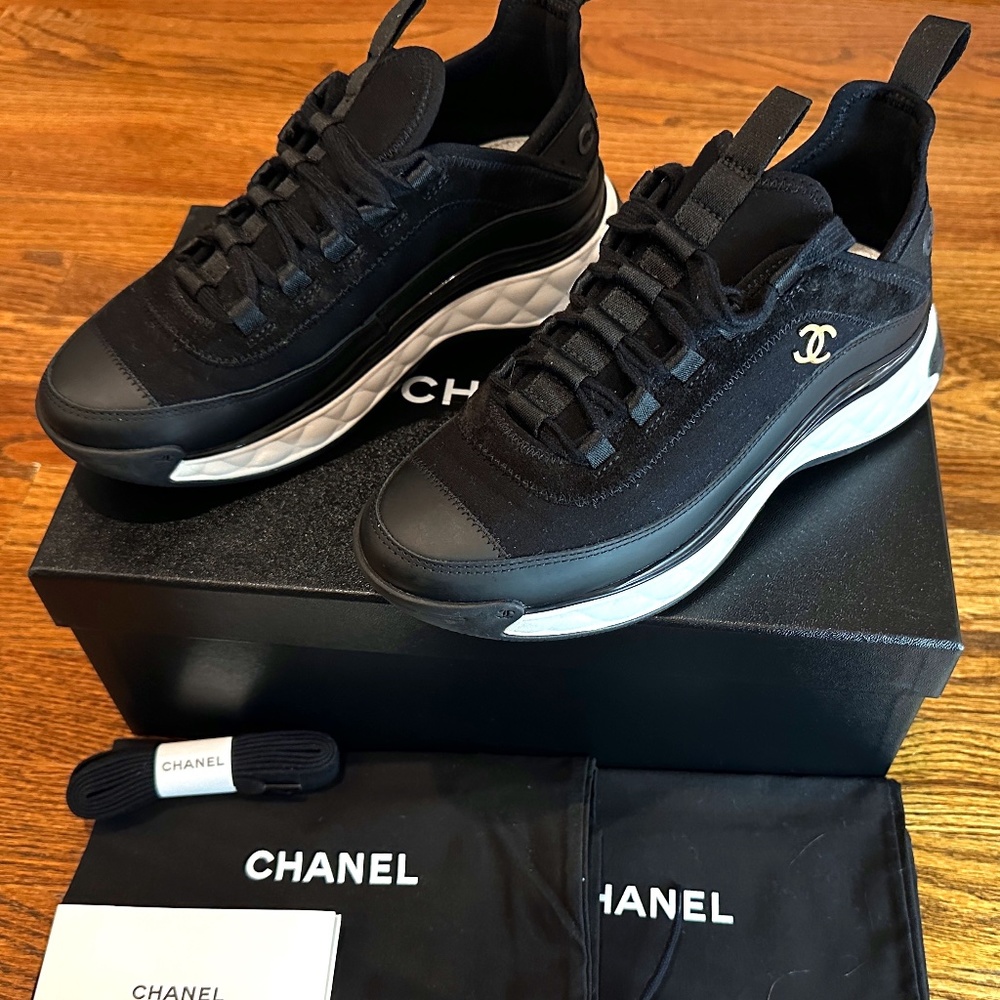 CHANEL Velvet Calfskin & Mixed Fibers Black Sneaker - Size 36 - G35617